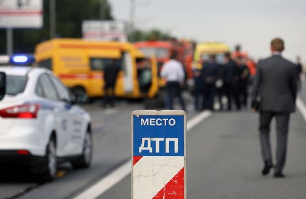 <br />
В Новосибирской области два человека погибли при столкновении легковушки с грузовиком<br />
