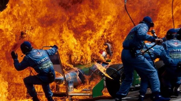 Фото: 25 лет с пожара на пит-стопе Йоса Ферстаппена