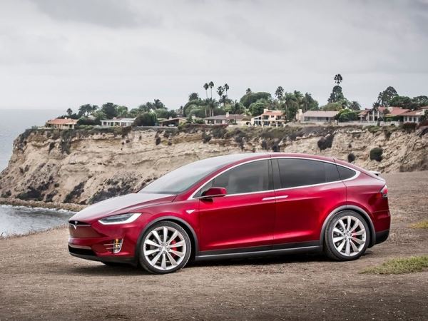 Tesla не планирует обновлять Model S и X привычным способом