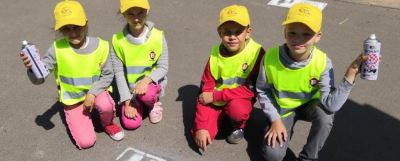 <br />
        ЮИДовцы Татарстана нанесли предупреждающие надписи «Возьми ребёнка за руку» перед пешеходными переходами    