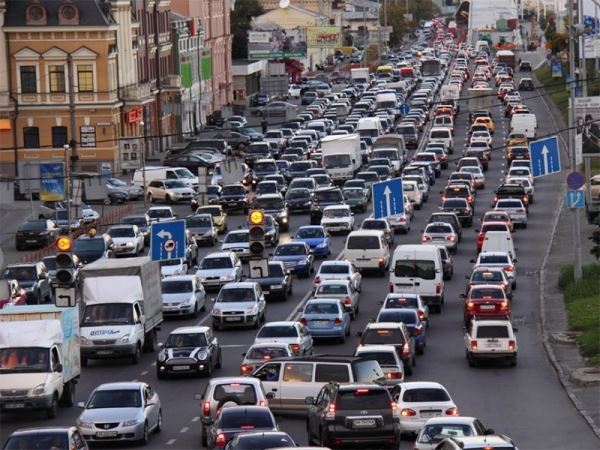 Москвичей попросили отказаться от личного транспорта на неделю 