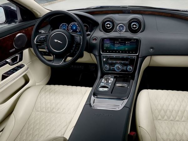 Автомобили Jaguar позаботятся о настроении водителя