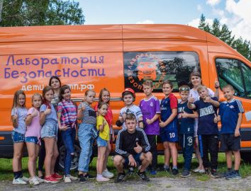 <br />
        В Тамбовской области мобильный автогородок «Лаборатория безопасности» посетил детей, отдыхающих в профильной смене ЮИД    
